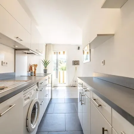 Les Amourie L Terrace & Parking L Shellter