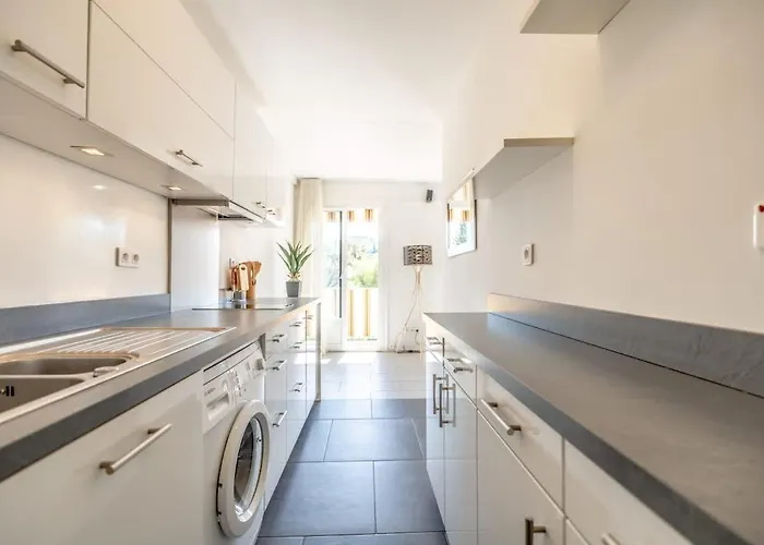 Les Amourie L Terrace & Parking L Shellter